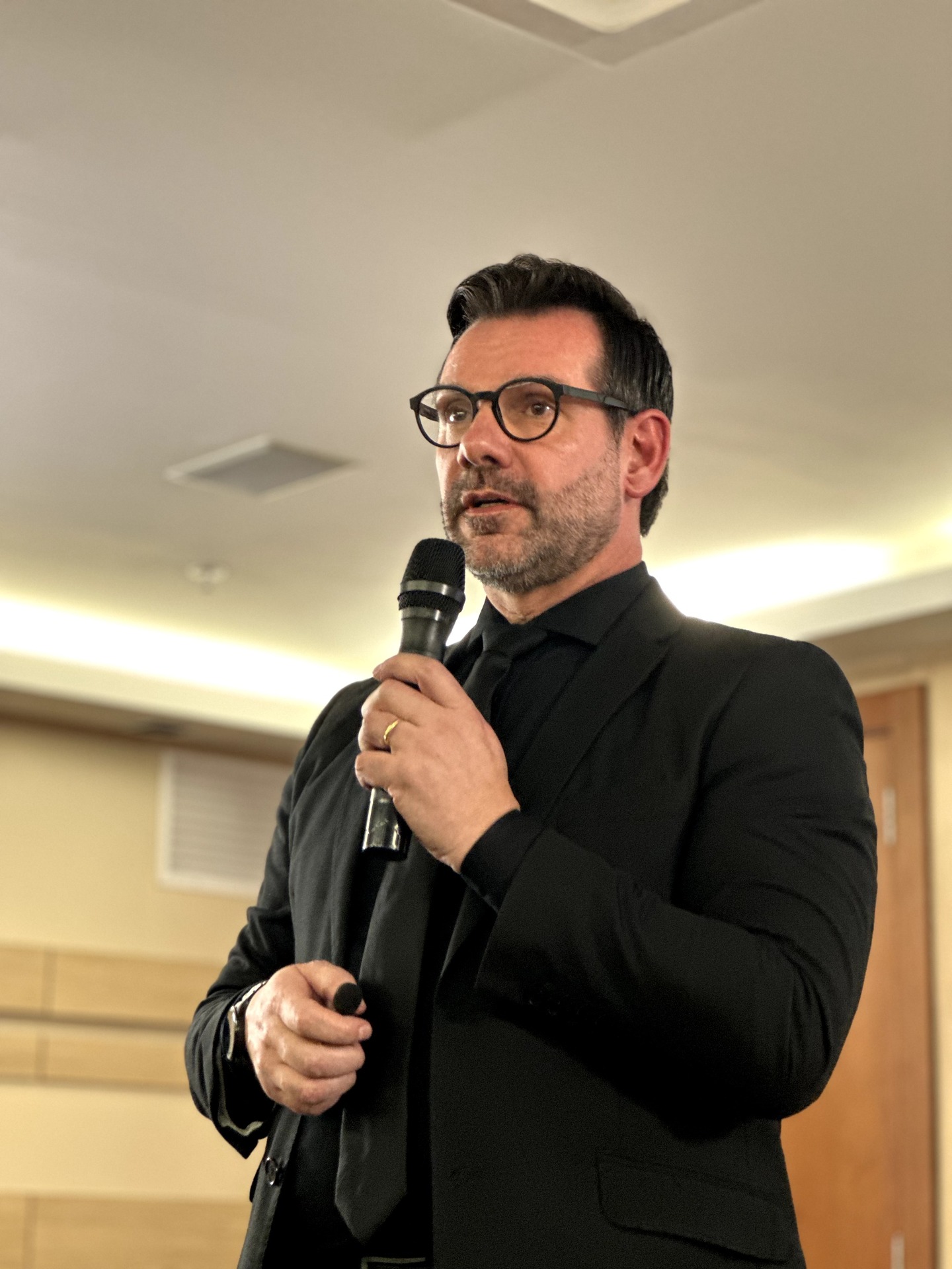 Rafael Carissimi durante uma palestra